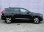 Volvo XC40 2.0 B4 Plus Dark | Trekhaak | 2.000KG Trekgewicht | Winterwielenset €995 | Harman Kardon Audio | Achteruitrijcamera | Parkeersensoren | Keyless Entry | Elektrische Achterklep | Elektrisch Verstelbare Voorstoelen | Stoelverwarming | Google Navigatie | Apple Carplay | Android Auto | Lichtmetalen Velgen 18 inch