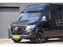 Mercedes-Benz Sprinter 319 3.0 CDI V6 L2H2 AUT. LED, 2X SCHUIFDEUR, 3.5T TREKHAAK, 360 CAMERA, MBUX 10'', LEDER, CRUISE, CLIMA, PARKEERSENSOREN, 18'' LM WIELEN, SIDEBARS, VOORSPOILER, ZONNEKLEP
