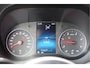 Mercedes-Benz Sprinter 319 3.0 CDI V6 L2H2 AUT. LED, 2X SCHUIFDEUR, 3.5T TREKHAAK, 360 CAMERA, MBUX 10'', LEDER, CRUISE, CLIMA, PARKEERSENSOREN, 18'' LM WIELEN, SIDEBARS, VOORSPOILER, ZONNEKLEP