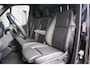 Mercedes-Benz Sprinter 319 3.0 CDI V6 L2H2 AUT. LED, 2X SCHUIFDEUR, 3.5T TREKHAAK, 360 CAMERA, MBUX 10'', LEDER, CRUISE, CLIMA, PARKEERSENSOREN, 18'' LM WIELEN, SIDEBARS, VOORSPOILER, ZONNEKLEP