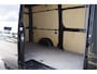 Mercedes-Benz Sprinter 319 3.0 CDI V6 L2H2 AUT. LED, 2X SCHUIFDEUR, 3.5T TREKHAAK, 360 CAMERA, MBUX 10'', LEDER, CRUISE, CLIMA, PARKEERSENSOREN, 18'' LM WIELEN, SIDEBARS, VOORSPOILER, ZONNEKLEP