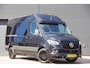Mercedes-Benz Sprinter 319 3.0 CDI V6 L2H2 AUT. LED, 2X SCHUIFDEUR, 3.5T TREKHAAK, 360 CAMERA, MBUX 10'', LEDER, CRUISE, CLIMA, PARKEERSENSOREN, 18'' LM WIELEN, SIDEBARS, VOORSPOILER, ZONNEKLEP