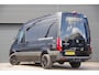Mercedes-Benz Sprinter 319 3.0 CDI V6 L2H2 AUT. LED, 2X SCHUIFDEUR, 3.5T TREKHAAK, 360 CAMERA, MBUX 10'', LEDER, CRUISE, CLIMA, PARKEERSENSOREN, 18'' LM WIELEN, SIDEBARS, VOORSPOILER, ZONNEKLEP