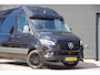 Mercedes-Benz Sprinter 319 3.0 CDI V6 L2H2 AUT. LED, 2X SCHUIFDEUR, 3.5T TREKHAAK, 360 CAMERA, MBUX 10'', LEDER, CRUISE, CLIMA, PARKEERSENSOREN, 18'' LM WIELEN, SIDEBARS, VOORSPOILER, ZONNEKLEP
