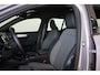 Volvo XC40 B4 Plus Dark - IntelliSafe Assist & Surround - Harman/Kardon audio - Parkeercamera achter - Verwarmde voorstoelen & stuur - Parkeersensoren voor & achter - Elektr. bedienb. voorstoelen met geheugen links - Draadloze tel. lader - Inklapbare trekhaak - 19' LMV