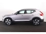 Volvo XC40 B4 Plus Dark - IntelliSafe Assist & Surround - Harman/Kardon audio - Parkeercamera achter - Verwarmde voorstoelen & stuur - Parkeersensoren voor & achter - Elektr. bedienb. voorstoelen met geheugen links - Draadloze tel. lader - Inklapbare trekhaak - 19' LMV