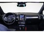 Volvo XC40 B4 Plus Dark - IntelliSafe Assist & Surround - Harman/Kardon audio - Parkeercamera achter - Verwarmde voorstoelen & stuur - Parkeersensoren voor & achter - Elektr. bedienb. voorstoelen met geheugen links - Draadloze tel. lader - Inklapbare trekhaak - 19' LMV