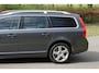 Volvo V70 2.0F Summum / Leder interieur / Trekhaak / Stoelverwarming / Parkeersensoren / Climate control / enz.