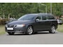 Volvo V70 2.0F Summum / Leder interieur / Trekhaak / Stoelverwarming / Parkeersensoren / Climate control / enz.