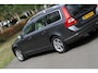Volvo V70 2.0F Summum / Leder interieur / Trekhaak / Stoelverwarming / Parkeersensoren / Climate control / enz.