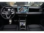 Volkswagen Tiguan 1.5 eHybrid R-Line | 272PK | Pano | Trekhaak | 360° VW TIGUAN 1.5 e-Hybrid PHEV R-Line 272 PK, Plug-in hybride aandrijving, Panoramadak, Head-Up Display, 360° camera, adaptieve cruise control, stoelverwarming en trekhaak