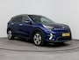 Kia Niro EV e-Niro DYNAMICPLUSLINE 64 kWh | WLTP 481 KM! GROTE BATTERIJ | 3 FASE | CAMERA | APPLE CARPLAY & ANDROID AUTO | 1e EIGENAAR | ORIGINELE NEDERLANDSE AUTO | NAVI | CLIMA | CRUISE | OPEN DAK | STUUR- & STOELVERWARMING | HALF LEDER | 17'' LM VELGEN | PRIVACY GLASS |