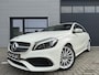 Mercedes-Benz A-klasse 160 AMG White Art Pakket ✓Automaat ✓Full LED ✓Navigatie ✓Camera ✓Apple Carplay & Android Auto ✓Half Leder Alcantara ✓Sfeerverlichting ✓Lichtmetaal