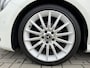 Mercedes-Benz A-klasse 160 AMG White Art Pakket ✓Automaat ✓Full LED ✓Navigatie ✓Camera ✓Apple Carplay & Android Auto ✓Half Leder Alcantara ✓Sfeerverlichting ✓Lichtmetaal
