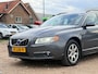 Volvo V70 2.4 D5 Momentum/ RIJDT TOP