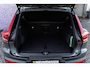 Volvo EX40 Single Motor Extended Range Ultra 82 kWh | Trekhaak | 21 Inch Velgen | Schuif -/ Kanteldak | Adaptieve Cruise Control | Tailored Wool Blend | Getint Glas | Stoel + Stuurverwarming | Harman Kardon Audio |