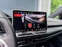 Volkswagen Golf 8.5 1.5 eTSI R-Line (2600 KM!) PANO | HUD | IQ LED