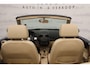 Volkswagen Beetle New Cabriolet 2.0 met electrische kap en airco