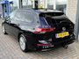 Volkswagen Golf Variant 1.0 eTSI Life / AUTOMAAT/ PANO/ TREKHAAK/ ACC/ PARK.SENSOREN V+A/ APP-CONNECT/ STUUR+STOELVERWARM./ DODEHOEK/ KEYLESS/ DIGITAL DASH/ NAVI/ DAB/ CLIMA/ 16'' LMV