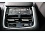 Volvo XC90 2.0 T8 Plug-in hybrid AWD Ultra Dark | Trekhaak | Bowers & Wilkins audio | Geventileerde voorstoelen | Massagefunctie | Luchtvering | 21" lichtmetalen velgen | Stoelverwarming | verwarmd stuurwiel | Elektr. bedienbaar schuif-\-kanteldak | Extra getint glas | Gelamineerde ramen | Bowers & wilkins Audio | Head-up display | Google Services |