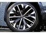 Volvo XC90 2.0 T8 Plug-in hybrid AWD Ultra Dark | Trekhaak | Bowers & Wilkins audio | Geventileerde voorstoelen | Massagefunctie | Luchtvering | 21" lichtmetalen velgen | Stoelverwarming | verwarmd stuurwiel | Elektr. bedienbaar schuif-\-kanteldak | Extra getint glas | Gelamineerde ramen | Bowers & wilkins Audio | Head-up display | Google Services |