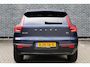 Volvo XC40 2.0 B4 Plus Dark | Trekhaak | Harman Kardon Audio | Achteruitrijcamera | Parkeersensoren | Keyless Entry | Elektrische Achterklep | Elektrisch Verstelbare Voorstoelen | Stoelverwarming | Google Navigatie | Apple Carplay | Android Auto | Lichtmetalen Velgen 18 inch