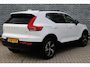 Volvo XC40 2.0 B4 Plus Dark | Trekhaak | Panoramadak | Harman Kardon Audio | Achteruitrijcamera | Parkeersensoren | Keyless Entry | Elektrische Achterklep | Elektrisch Verstelbare Voorstoelen | Stoelverwarming | Google Navigatie | Apple Carplay | Android Auto | Lichtmetalen Velgen 18 inch