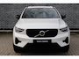 Volvo XC40 2.0 B4 Plus Dark | Trekhaak | Panoramadak | Harman Kardon Audio | Achteruitrijcamera | Parkeersensoren | Keyless Entry | Elektrische Achterklep | Elektrisch Verstelbare Voorstoelen | Stoelverwarming | Google Navigatie | Apple Carplay | Android Auto | Lichtmetalen Velgen 18 inch