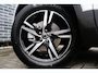 Volvo XC40 2.0 B4 Plus Dark | Trekhaak | Panoramadak | Harman Kardon Audio | Achteruitrijcamera | Parkeersensoren | Keyless Entry | Elektrische Achterklep | Elektrisch Verstelbare Voorstoelen | Stoelverwarming | Google Navigatie | Apple Carplay | Android Auto | Lichtmetalen Velgen 18 inch