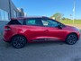 Renault Clio Estate 0.9 TCe Expression van 2de Eig met trekhaak en parkeersensoren en navigatie en bluetooth en cruise controle