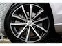 Volvo V60 2.0 T8 Plug-in Hybrid AWD Plus Dark | PHEV Long Range | Trekhaak | Sportstoelen | Panoramadak | Harman Kardon Audio | Head-up Display | 360 Graden Camera | Stoelverwarming voor en achter | Keyless Entry | Elektrische Achterklep | Elektrisch Verstelbare Voorstoelen | Cruise Control Adaptief | BLIS | Google Navigatie | Apple Carplay | Android Auto