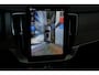 Volvo XC90 T8 Plug-in hybrid AWD Ultra Dark | Demo Deal | Luchtvering | Harman Kardon Premium Audio | Adaptive Cruise Control | 360° Parkeercamera | Parkeersensoren voor + achter | Parkeerverwarming | Stoelverwarming | Stuurwielverwarming