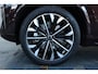 Volvo XC90 T8 Plug-in hybrid AWD Ultra Dark | Demo Deal | Luchtvering | Harman Kardon Premium Audio | Adaptive Cruise Control | 360° Parkeercamera | Parkeersensoren voor + achter | Parkeerverwarming | Stoelverwarming | Stuurwielverwarming