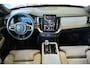Volvo XC90 T8 Plug-in hybrid AWD Ultra Dark | Demo Deal | Luchtvering | Harman Kardon Premium Audio | Adaptive Cruise Control | 360° Parkeercamera | Parkeersensoren voor + achter | Parkeerverwarming | Stoelverwarming | Stuurwielverwarming
