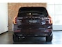 Volvo XC90 T8 Plug-in hybrid AWD Ultra Dark | Demo Deal | Luchtvering | Harman Kardon Premium Audio | Adaptive Cruise Control | 360° Parkeercamera | Parkeersensoren voor + achter | Parkeerverwarming | Stoelverwarming | Stuurwielverwarming