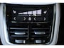 Volvo XC90 T8 Plug-in hybrid AWD Ultra Dark | Demo Deal | Luchtvering | Harman Kardon Premium Audio | Adaptive Cruise Control | 360° Parkeercamera | Parkeersensoren voor + achter | Parkeerverwarming | Stoelverwarming | Stuurwielverwarming