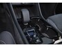 Volvo XC40 B4 Plus Dark - Panorama/schuifdak - IntelliSafe Assist & Surround - Harman/Kardon audio - Parkeercamera achter - Verwarmde voorstoelen & stuur - Parkeersensoren voor & achter - Elektr. bedienb. voorstoelen met geheugen links - Draadloze tel. lader - Extra getint glas - Inklapbare trekhaak - 18' LMV