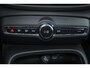 Volvo XC40 B4 Plus Dark - Panorama/schuifdak - IntelliSafe Assist & Surround - Harman/Kardon audio - Parkeercamera achter - Verwarmde voorstoelen & stuur - Parkeersensoren voor & achter - Elektr. bedienb. voorstoelen met geheugen links - Draadloze tel. lader - Extra getint glas - Inklapbare trekhaak - 18' LMV