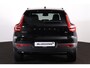 Volvo XC40 B4 Plus Dark - Panorama/schuifdak - IntelliSafe Assist & Surround - Harman/Kardon audio - Parkeercamera achter - Verwarmde voorstoelen & stuur - Parkeersensoren voor & achter - Elektr. bedienb. voorstoelen met geheugen links - Draadloze tel. lader - Extra getint glas - Inklapbare trekhaak - 18' LMV