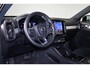Volvo XC40 B4 Plus Dark - Panorama/schuifdak - IntelliSafe Assist & Surround - Harman/Kardon audio - Parkeercamera achter - Verwarmde voorstoelen & stuur - Parkeersensoren voor & achter - Elektr. bedienb. voorstoelen met geheugen links - Draadloze tel. lader - Extra getint glas - Inklapbare trekhaak - 18' LMV