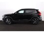 Volvo XC40 B4 Plus Dark - Panorama/schuifdak - IntelliSafe Assist & Surround - Harman/Kardon audio - Parkeercamera achter - Verwarmde voorstoelen & stuur - Parkeersensoren voor & achter - Elektr. bedienb. voorstoelen met geheugen links - Draadloze tel. lader - Extra getint glas - Inklapbare trekhaak - 18' LMV
