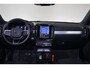 Volvo XC40 B4 Plus Dark - Panorama/schuifdak - IntelliSafe Assist & Surround - Harman/Kardon audio - Parkeercamera achter - Verwarmde voorstoelen & stuur - Parkeersensoren voor & achter - Elektr. bedienb. voorstoelen met geheugen links - Draadloze tel. lader - Extra getint glas - Inklapbare trekhaak - 18' LMV