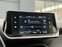 Peugeot 208 1.2 PureTech Blue Lease Active ✓102pk✓2e Eigenaar✓Trekhaak✓Navi✓Carplay✓6 Bak✓Dealer Onderhouden✓Lm velgen✓Rijstrooksensor✓Pdc✓N.A.P✓Clima✓Cruise✓Weinig km✓Apk tot 09-2027