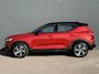 Volvo XC40 2.0 T5 247pk AWD Inscription R-Design Pack | Elektrische wegklapbare Trekhaak (2100kg) | Navigatie | Sportstoelen | All Season Banden | Parkeercamera | Parkeersensoren Voor & Achter | Cruise Control | Lane Assist