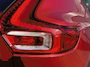 Volvo XC40 2.0 T5 247pk AWD Inscription R-Design Pack | Elektrische wegklapbare Trekhaak (2100kg) | Navigatie | Sportstoelen | All Season Banden | Parkeercamera | Parkeersensoren Voor & Achter | Cruise Control | Lane Assist