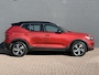 Volvo XC40 2.0 T5 247pk AWD Inscription R-Design Pack | SUMMER DEALS | Elektrische wegklapbare Trekhaak (2100kg) | Navigatie | Sportstoelen | All Season Banden | Parkeercamera | Parkeersensoren Voor & Achter | Cruise Control | Lane Assist