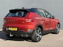 Volvo XC40 2.0 T5 247pk AWD Inscription R-Design Pack | SUMMER DEALS | Elektrische wegklapbare Trekhaak (2100kg) | Navigatie | Sportstoelen | All Season Banden | Parkeercamera | Parkeersensoren Voor & Achter | Cruise Control | Lane Assist