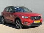 Volvo XC40 2.0 T5 247pk AWD Inscription R-Design Pack | SUMMER DEALS | Elektrische wegklapbare Trekhaak (2100kg) | Navigatie | Sportstoelen | All Season Banden | Parkeercamera | Parkeersensoren Voor & Achter | Cruise Control | Lane Assist