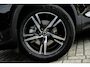 Volvo XC40 2.0 B4 Plus Dark | Trekhaak | Harman Kardon Audio | Achteruitrijcamera | Parkeersensoren | Keyless Entry | Elektrische Achterklep | Elektrisch Verstelbare Voorstoelen | Stoelverwarming | Google Navigatie | Apple Carplay | Android Auto | Lichtmetalen Velgen 18 inch