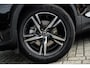 Volvo XC40 2.0 B4 Plus Dark | Trekhaak | Harman Kardon Audio | Achteruitrijcamera | Parkeersensoren | Keyless Entry | Elektrische Achterklep | Elektrisch Verstelbare Voorstoelen | Stoelverwarming | Google Navigatie | Apple Carplay | Android Auto
